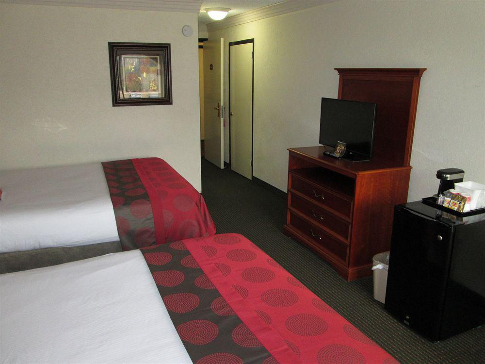 Ramada By Wyndham Houston Intercontinental Airport East 3*