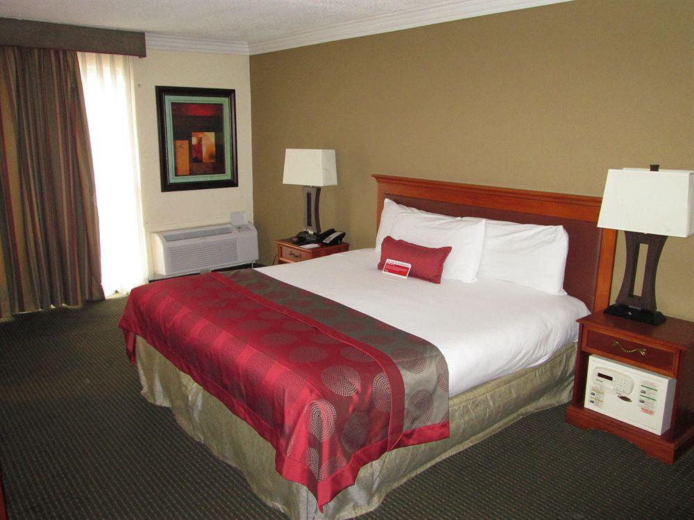 Hotel Ramada By Wyndham Houston Intercontinental Airport East