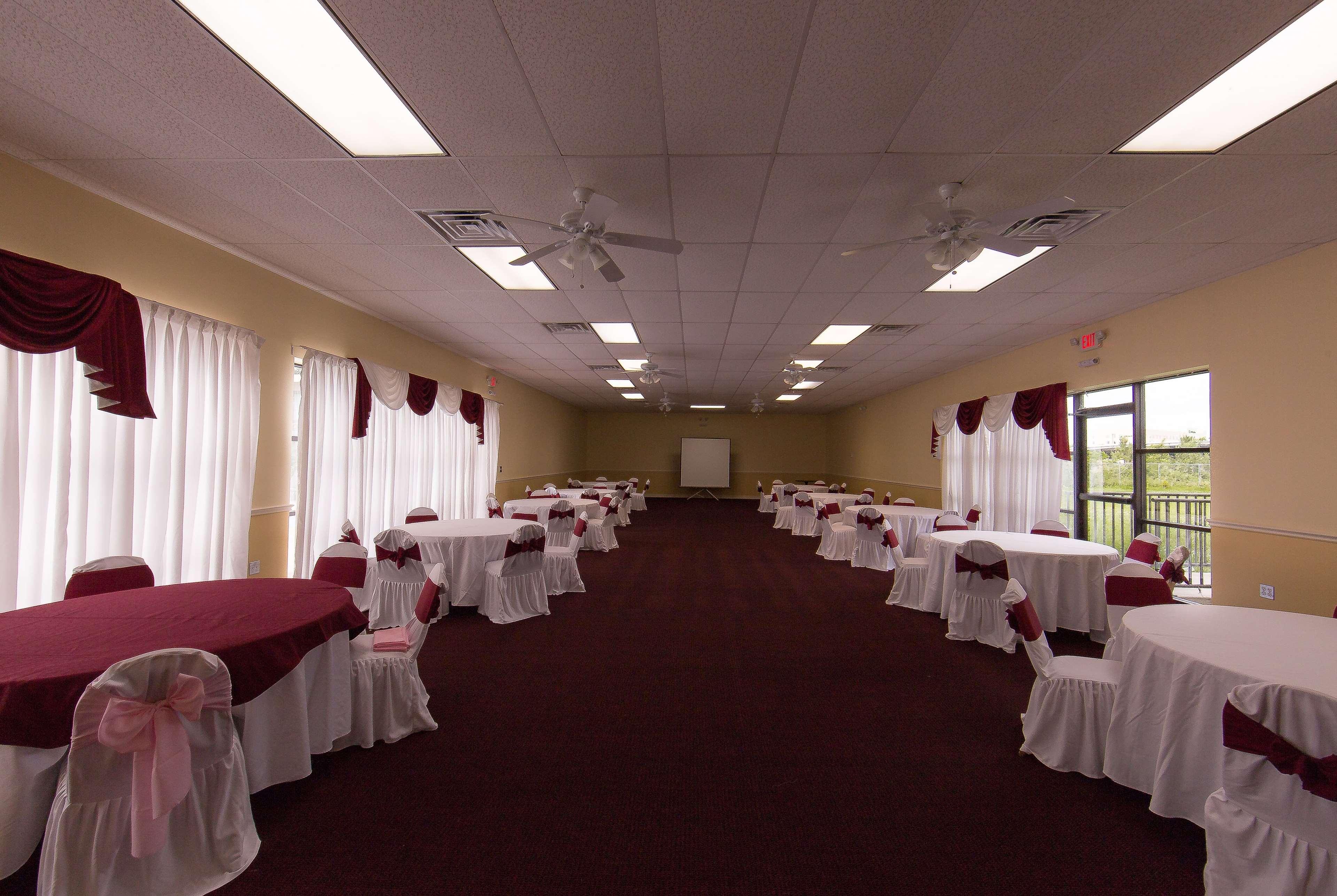 Ramada By Wyndham Houston Intercontinental Airport East