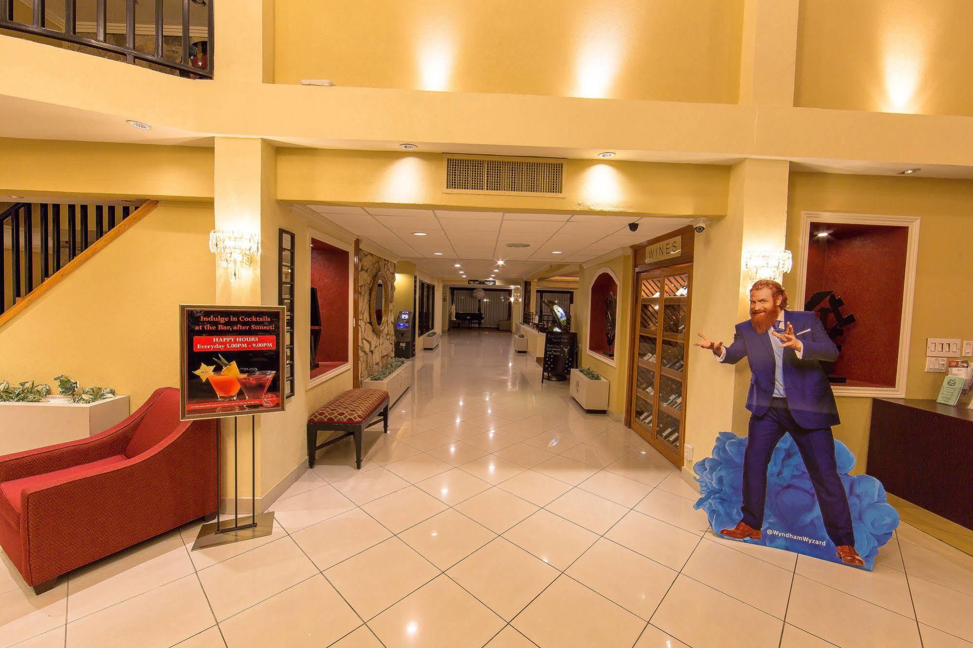 Hotel Ramada By Wyndham Houston Intercontinental Airport East 3*